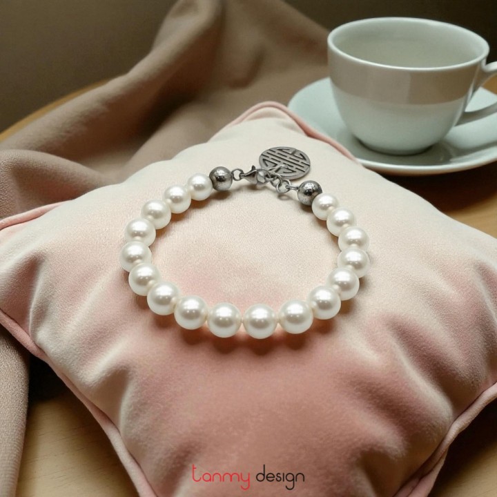 Pearl bracelet with 2 silver balls and silver longevity charm